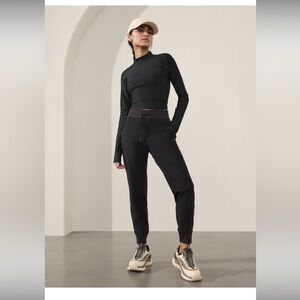 NWT-Athleta Headlands Hybrid Trek Jogger, Size 12